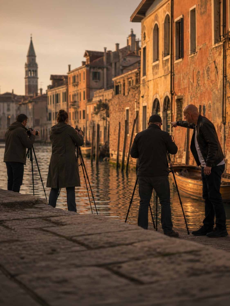 Venezianischer Kanal bei goldener Stunde